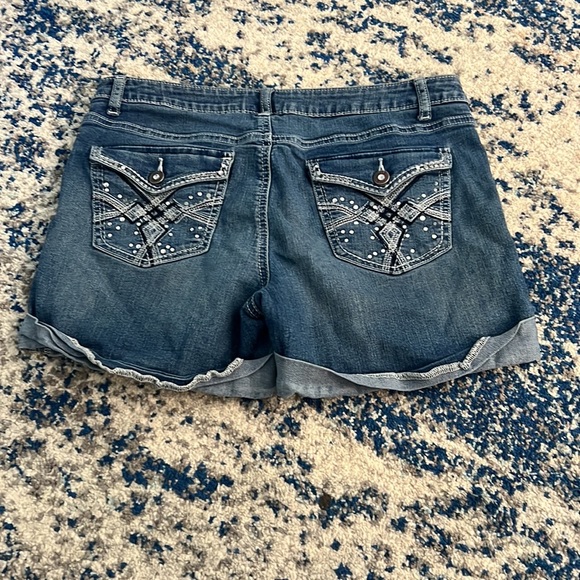 Apt 9 shorts size 10 - Picture 4 of 5